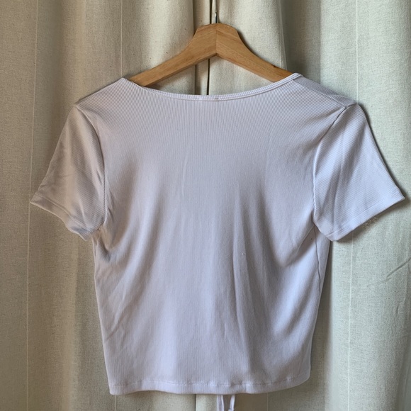 Wilfred free tie-front crop top - Picture 2 of 3